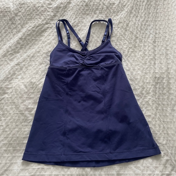 Lululemon Tank Top with built in bra. Size 4. Periwinkle Excellent condition - Picture 3 of 5